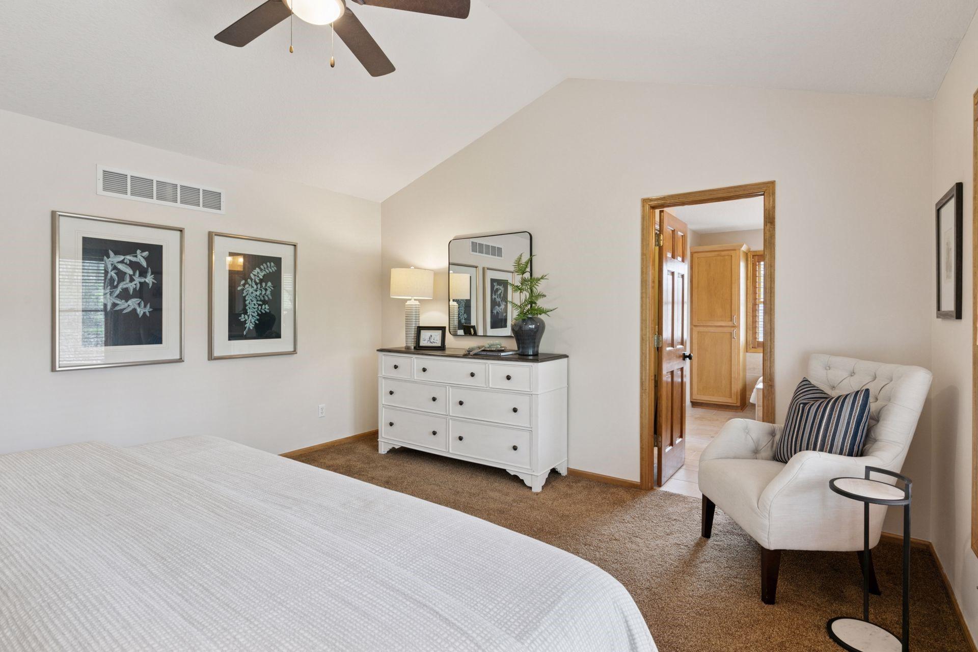 4633 Stonecliffe Drive, Eagan, Minnesota image 18