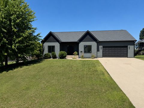 Homes For Sale - 365 Trailstone Drive<br/> Cokato, MN 55321