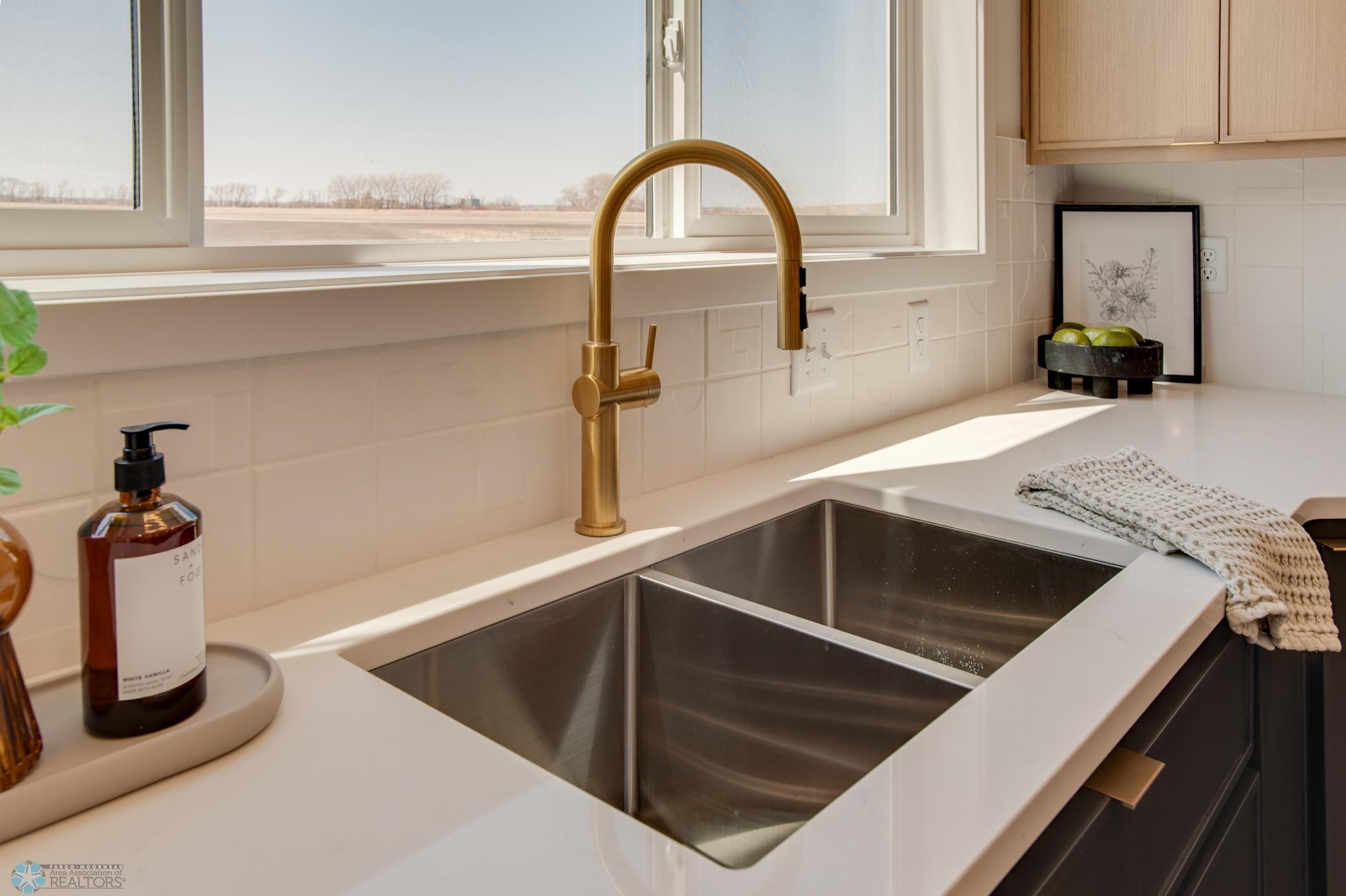 6657 Belding Drive, Fargo, North Dakota image 20