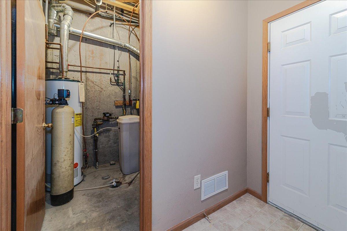 20144 Holister Lane, Lakeville, Minnesota image 32