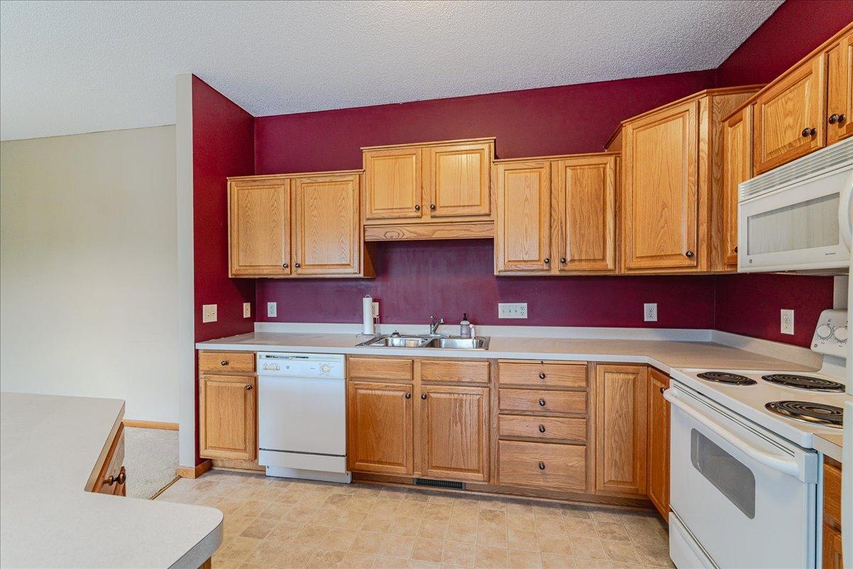 20144 Holister Lane, Lakeville, Minnesota image 17