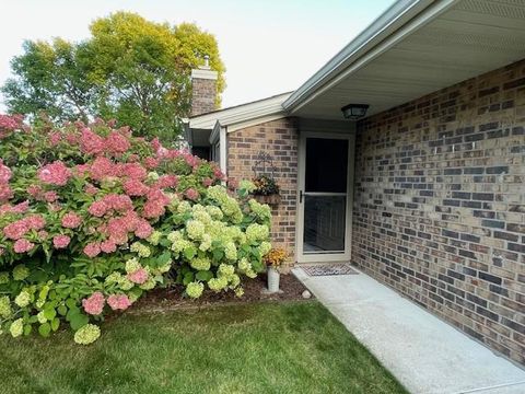 Townhouse For Sale - 1930 Kingsview Lane<br/> Plymouth, MN 55447