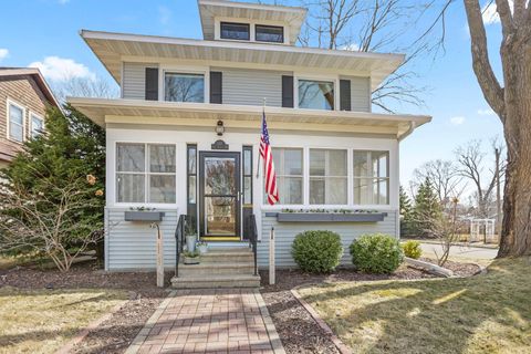 Homes For Sale - 127 4th Avenue<br/> Faribault, MN 55021