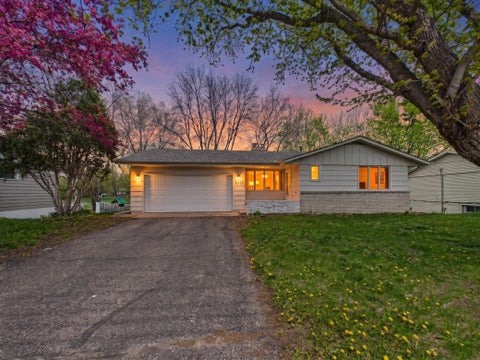 Homes For Sale - 5212 W 70th Street<br/> Hennepin County, Edina, MN 55439