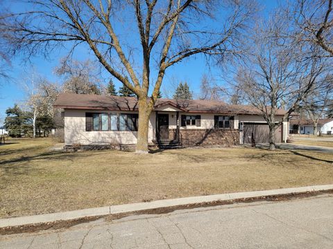 Homes For Sale - 612 5th Avenue<br/> Perham, MN 56573