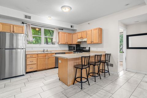 Condo For Sale - 2827 Bryant Avenue<br/> Minneapolis, MN 55411