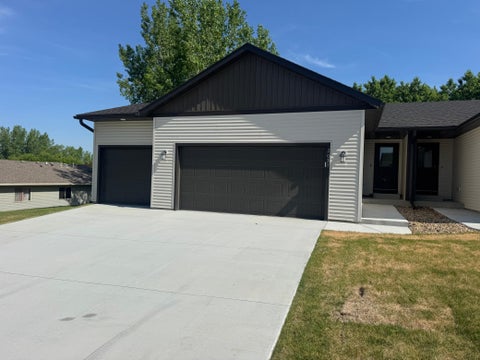 Townhouse For Sale - 2031 20th Street E<br/> Goodhue County, Zumbrota, MN 55992