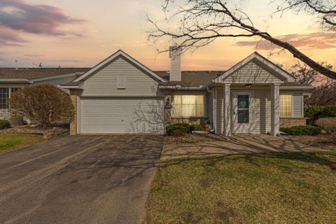 Townhouse For Sale - 15215 Greenhaven Way<br/> Burnsville, MN 55306