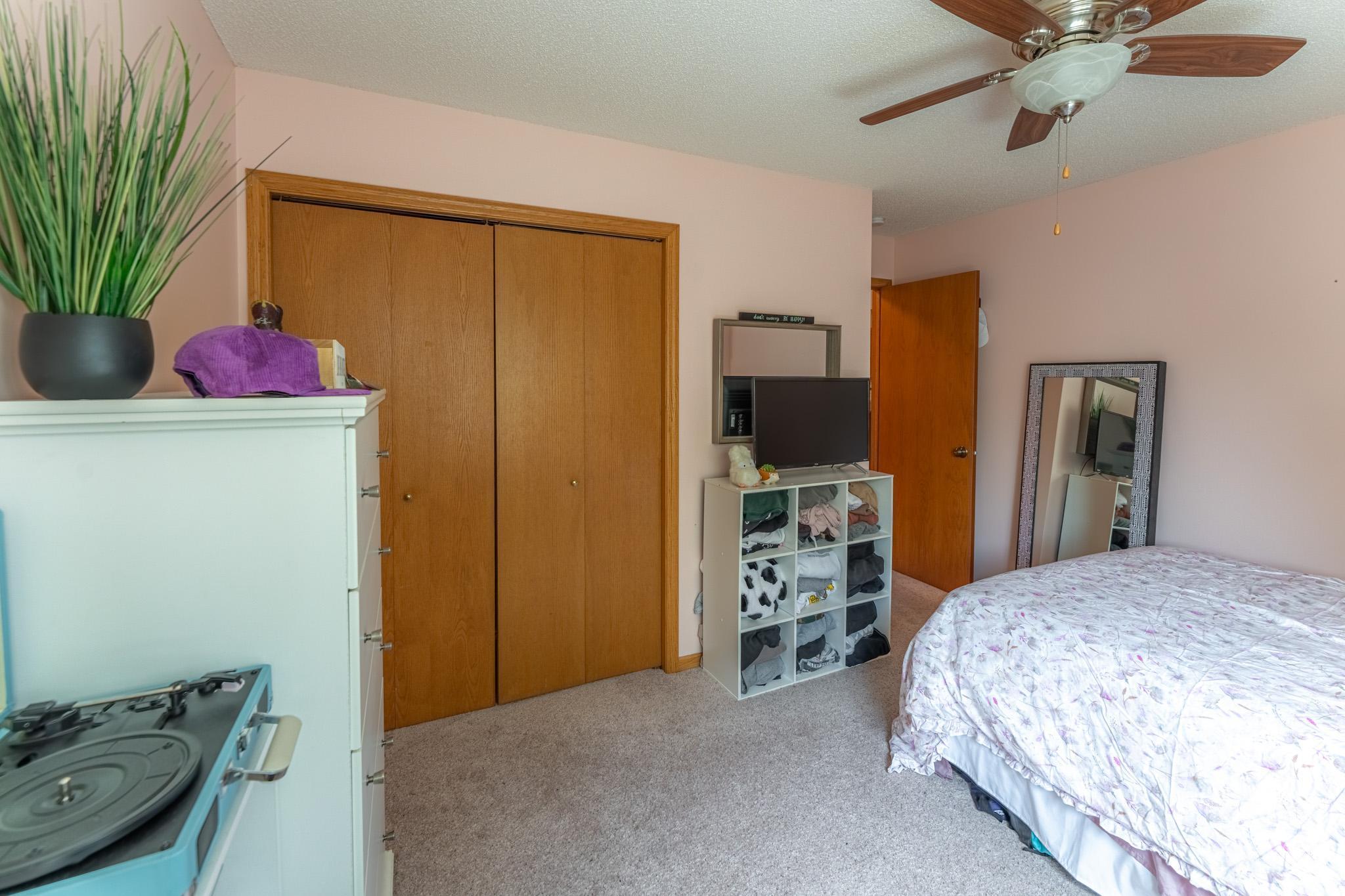 417 Wood Way, Burnsville, Minnesota image 23