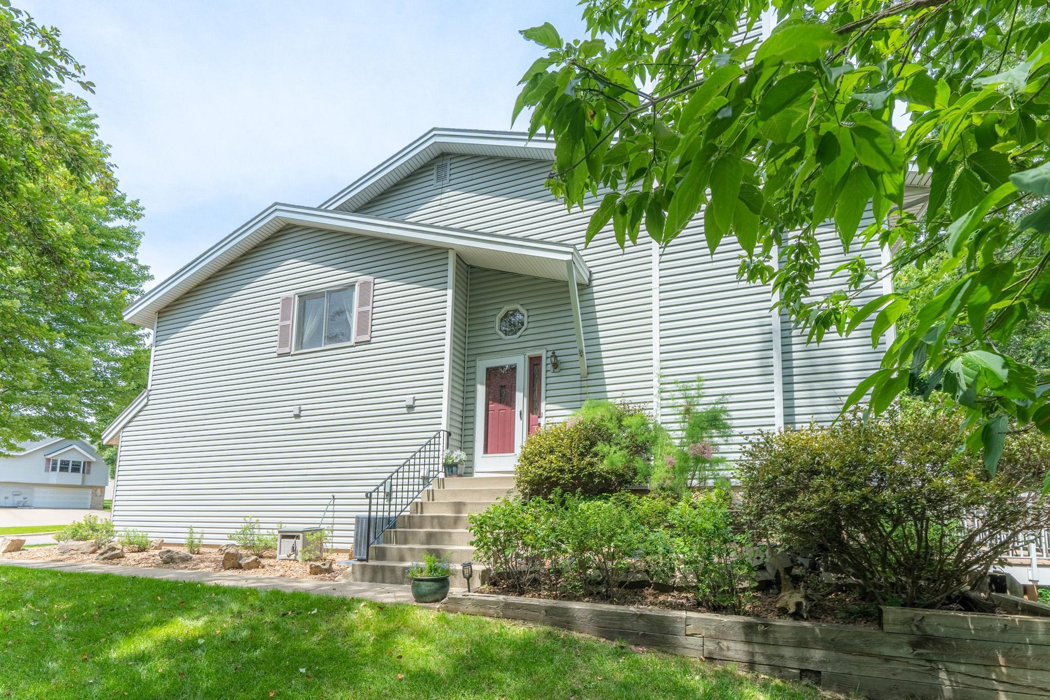 417 Wood Way, Burnsville, Minnesota image 1