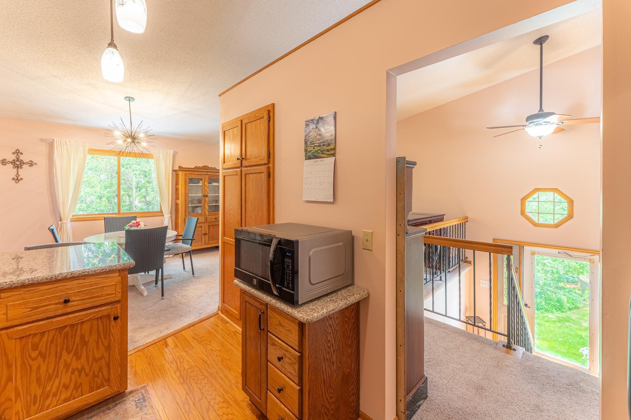 417 Wood Way, Burnsville, Minnesota image 16