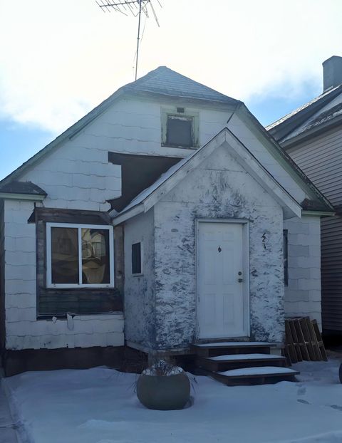 Apartment For Sale - 121 W 2nd Avenue<br/> Itasca County, Keewatin, MN 55753