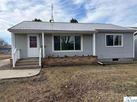 Homes For Sale - 1023 8th Street<br/> Saint James, MN 56081