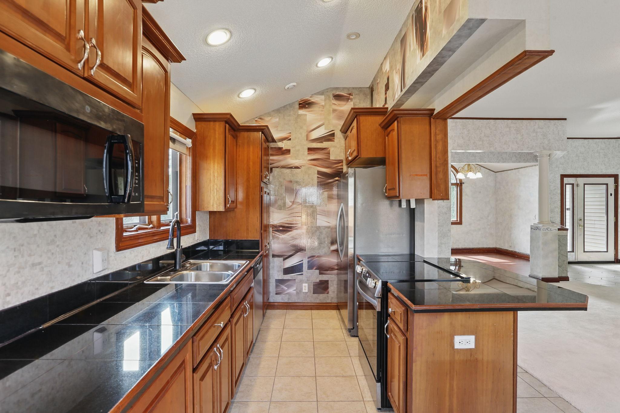 11228 W River Road, Champlin, Minnesota image 11