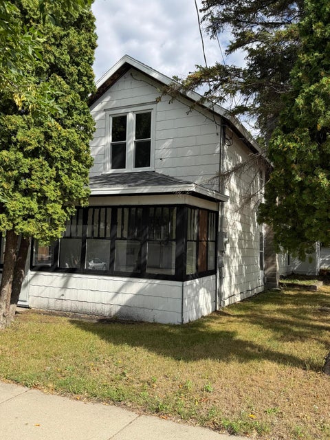 Homes For Sale - 311 E 4th Street<br/> Crookston, MN 56716