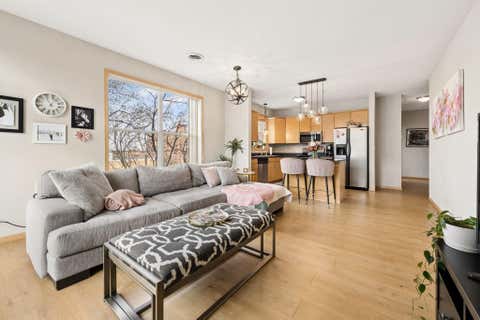 Condo For Sale - 301 Oak Grove Street<br/> Minneapolis, MN 55403