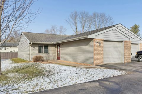 Condo For Sale - 831 Cedar Court<br/> New Richmond, WI 54017