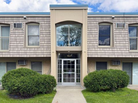Condo For Sale - 921 11th Avenue<br/> Hennepin County, Hopkins, MN 55343