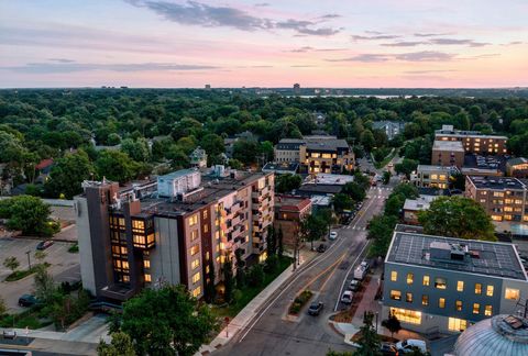 Condo For Sale - 2800 W 44th Street<br/> Hennepin County, Minneapolis, MN 55410