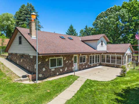 Homes For Sale - 33455 Jackson Street<br/> Cambridge, MN 55008