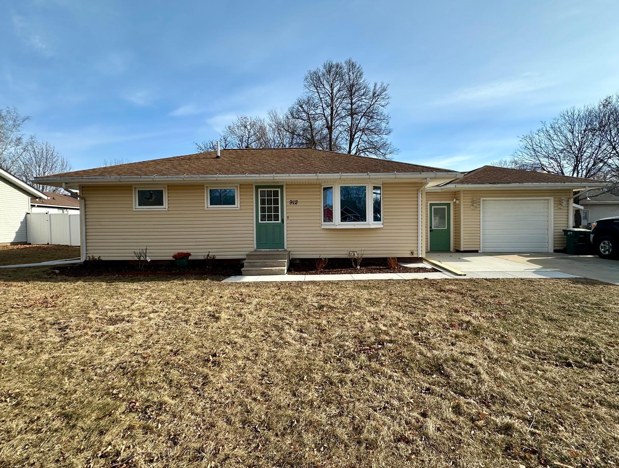 912 N Oakley Street, Luverne, Minnesota image 1