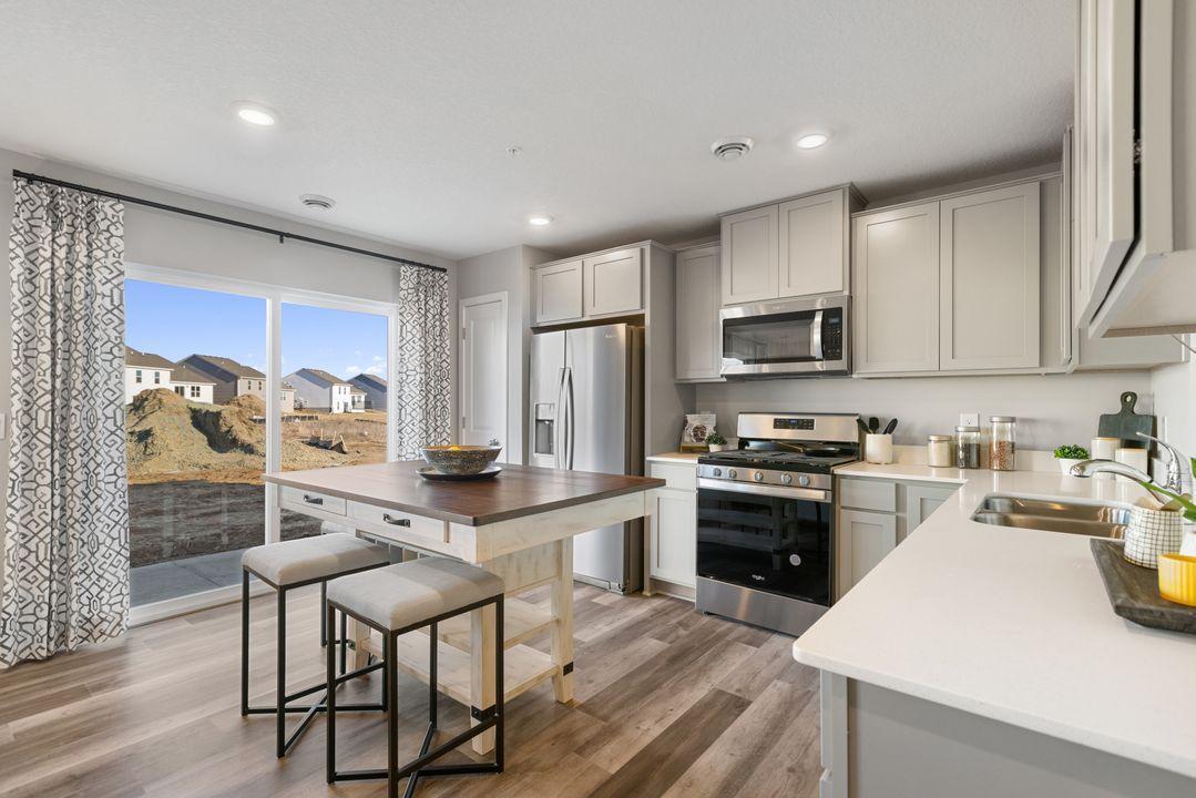 5129 Stable View Drive, Woodbury, Minnesota image 3