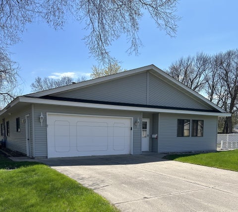 Homes For Sale - 555 Graham Street<br/> Mcleod County, Hutchinson, MN 55350