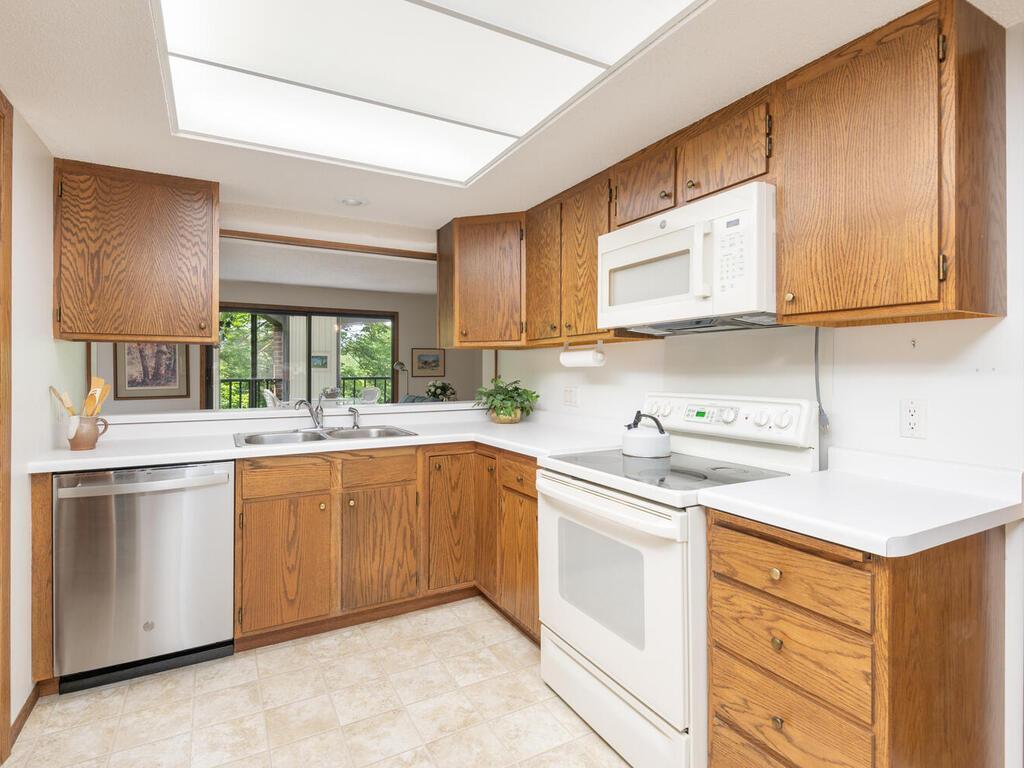 5501 Dewey Hill Road #233, Edina, Minnesota image 7