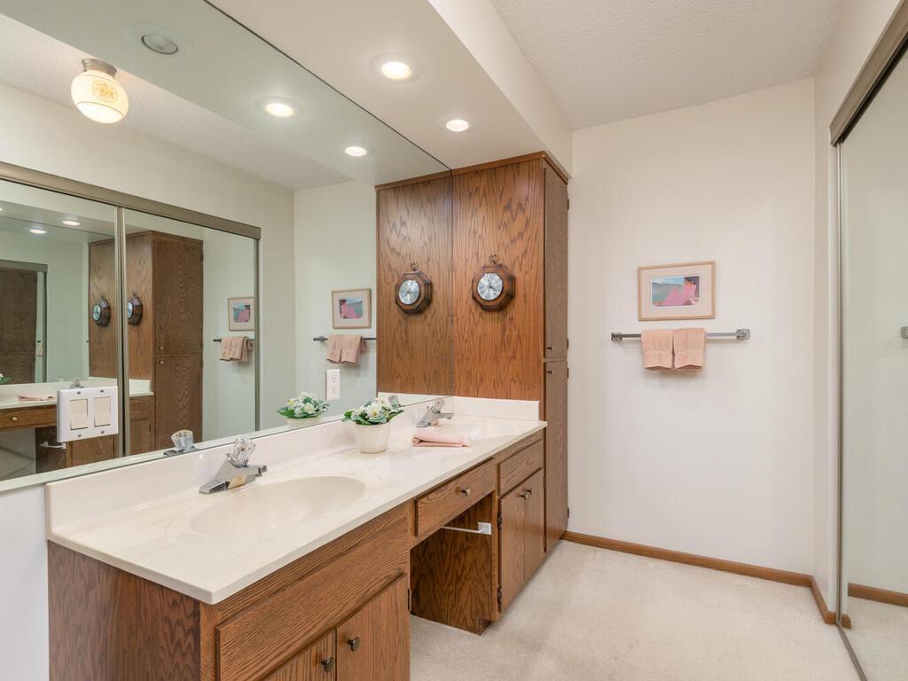 5501 Dewey Hill Road #233, Edina, Minnesota image 18