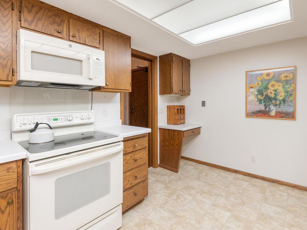 5501 Dewey Hill Road #233, Edina, Minnesota image 8