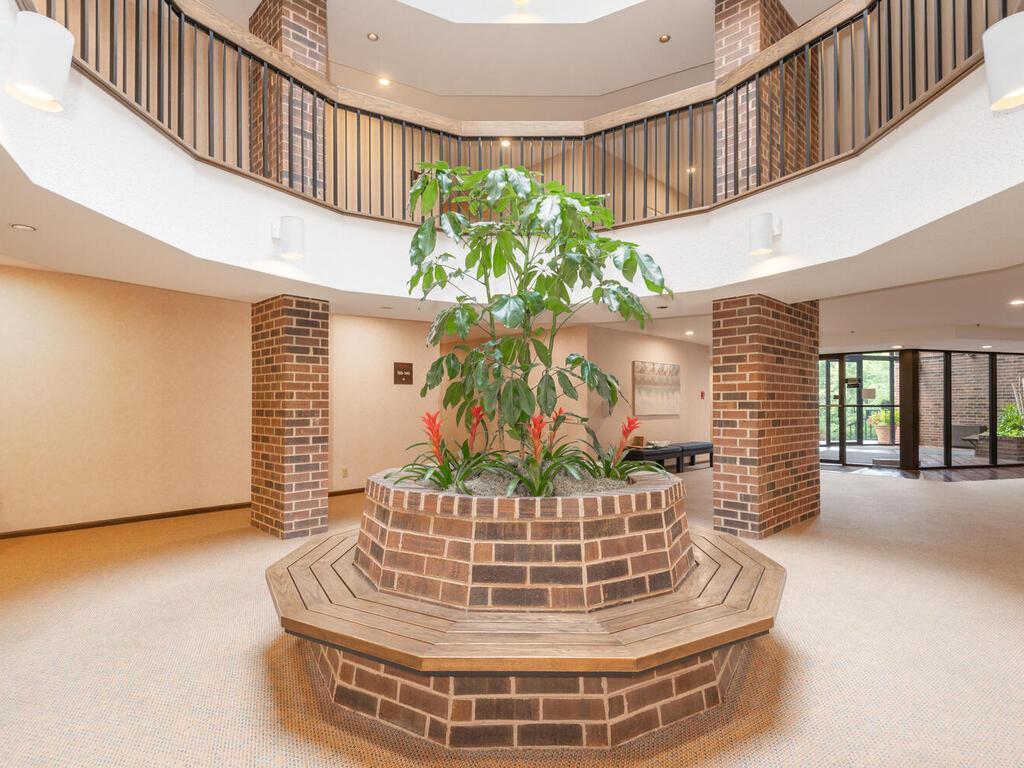 5501 Dewey Hill Road #233, Edina, Minnesota image 35