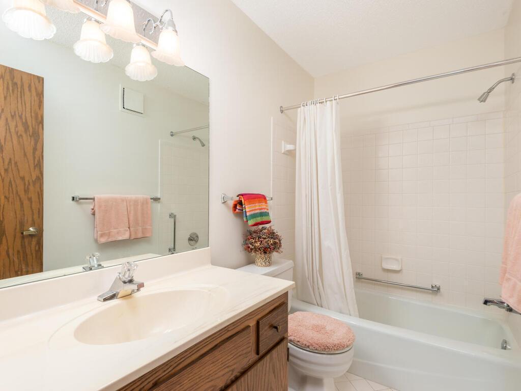 5501 Dewey Hill Road #233, Edina, Minnesota image 21