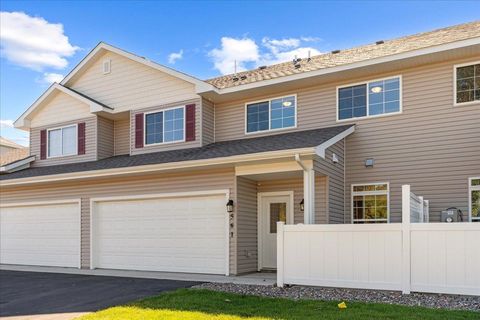Townhouse For Sale - 561 19th Place<br/> Cambridge, MN 55008