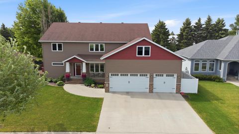 Homes For Sale - 965 18th Avenue Circle<br/> Moorhead, MN 56560