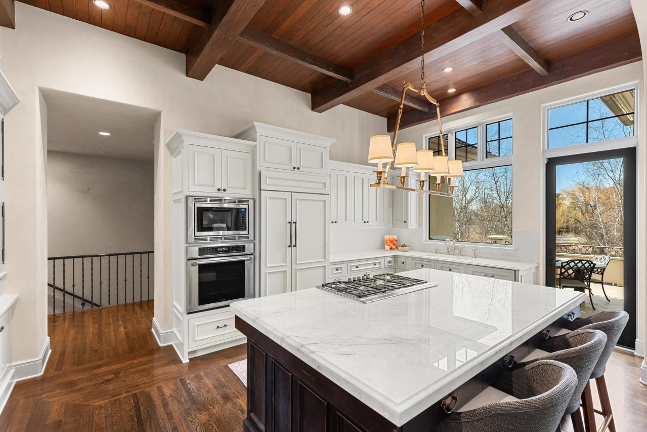 1650 Locust Hills Place, Wayzata, Minnesota image 9