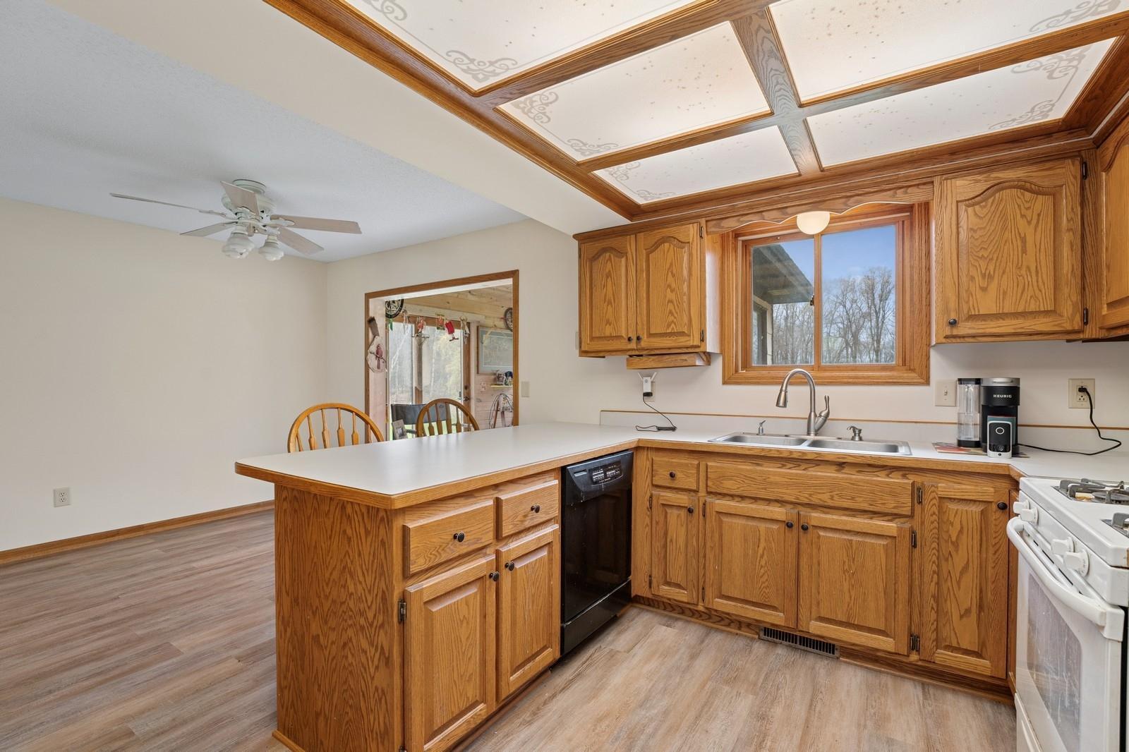35292 Central Drive, Cambridge, Minnesota image 21