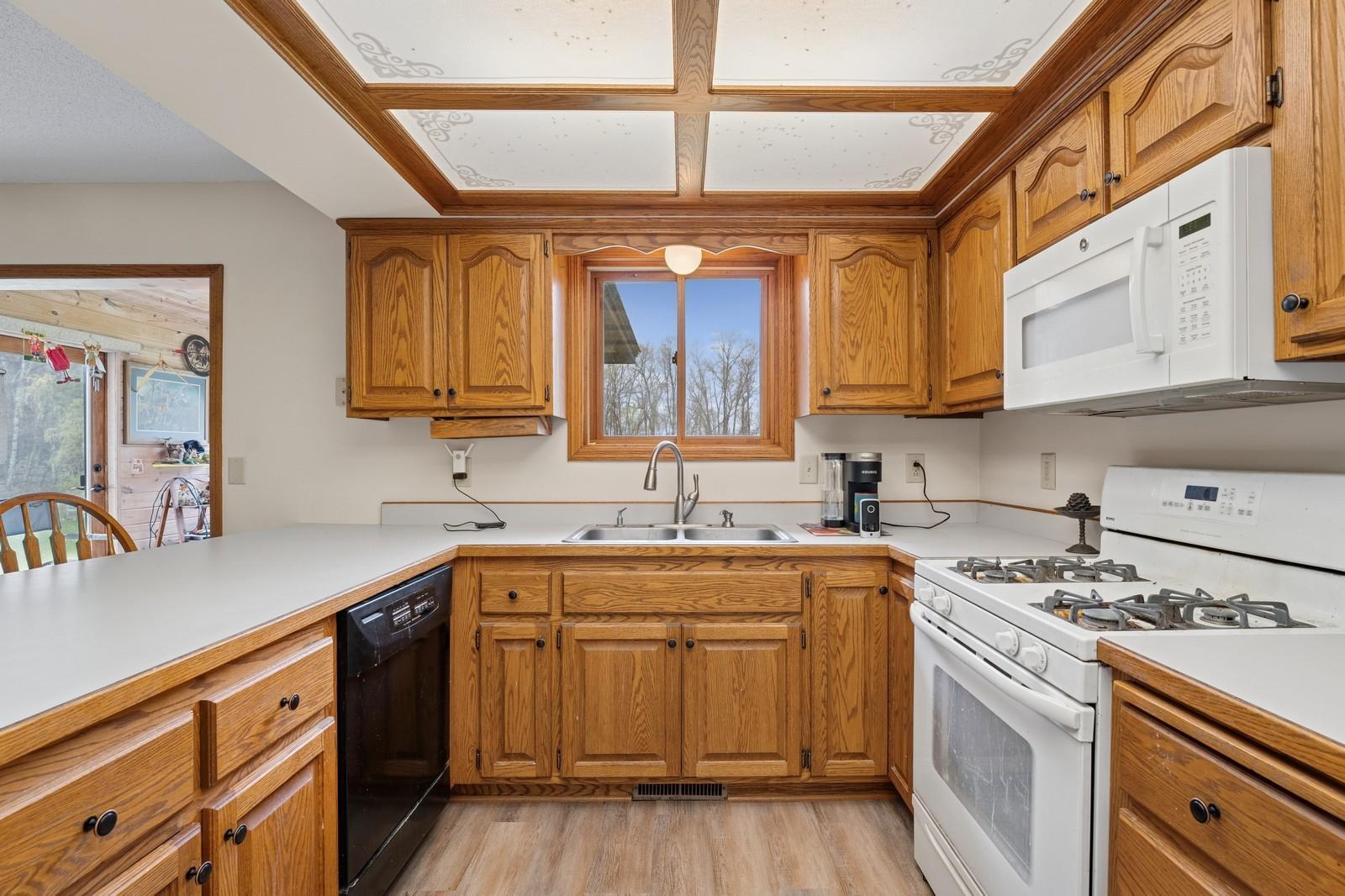 35292 Central Drive, Cambridge, Minnesota image 20