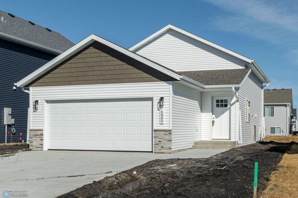 6880 Thomas Street, Horace, North Dakota image 2