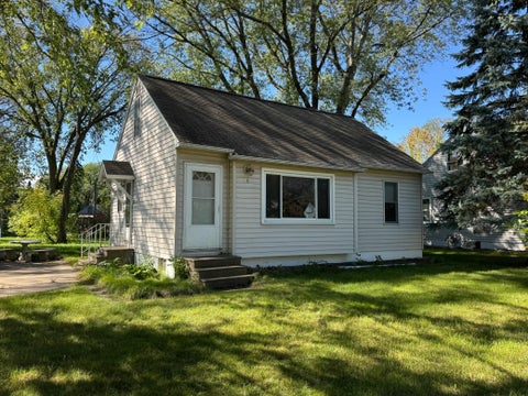 Homes For Sale - 1 Pine Drive<br/> Circle Pines, MN 55014