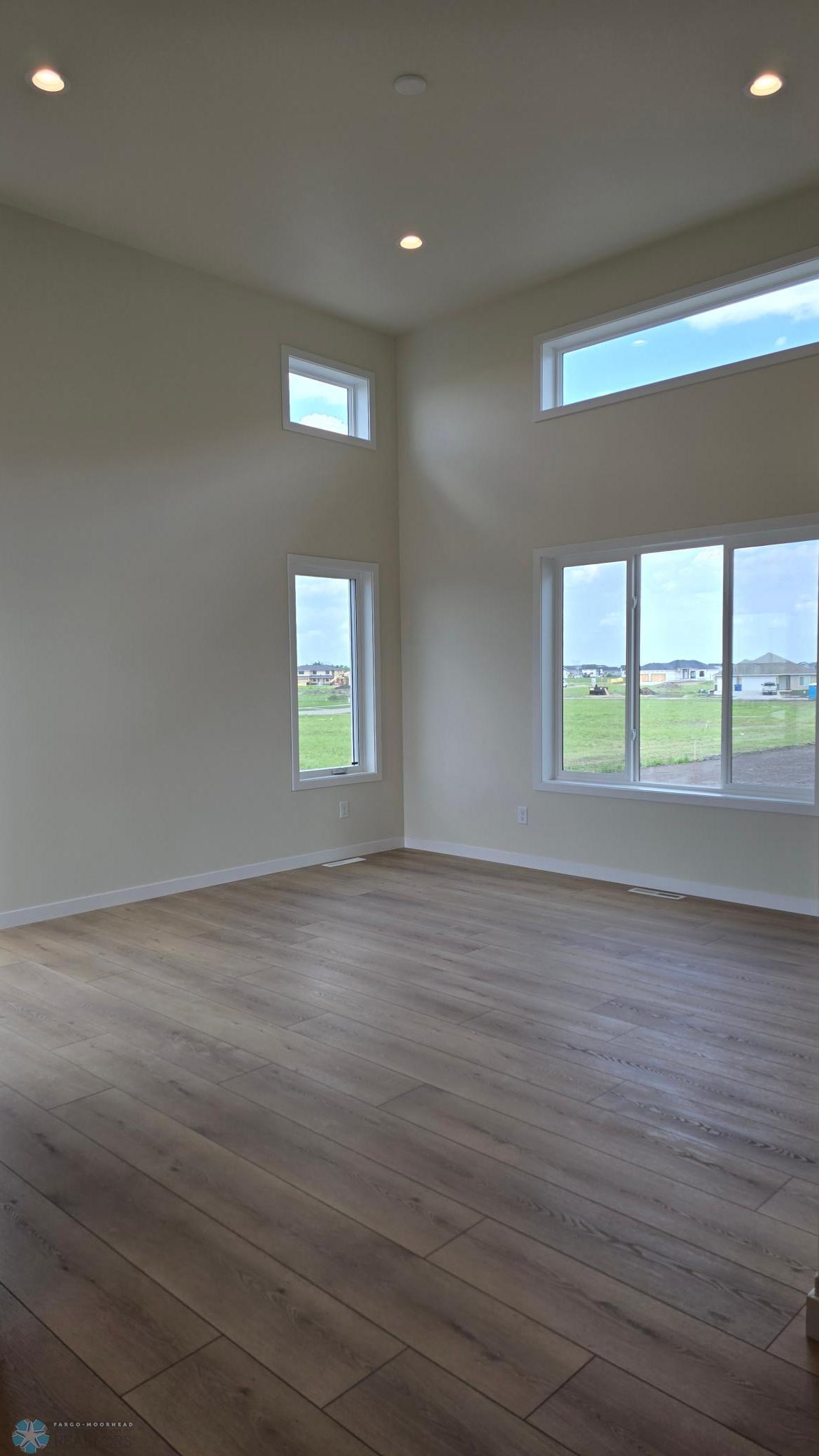 Fargo, North Dakota 58104, United States, 4 Bedrooms Bedrooms, ,2 BathroomsBathrooms,Residential,Pending,145180