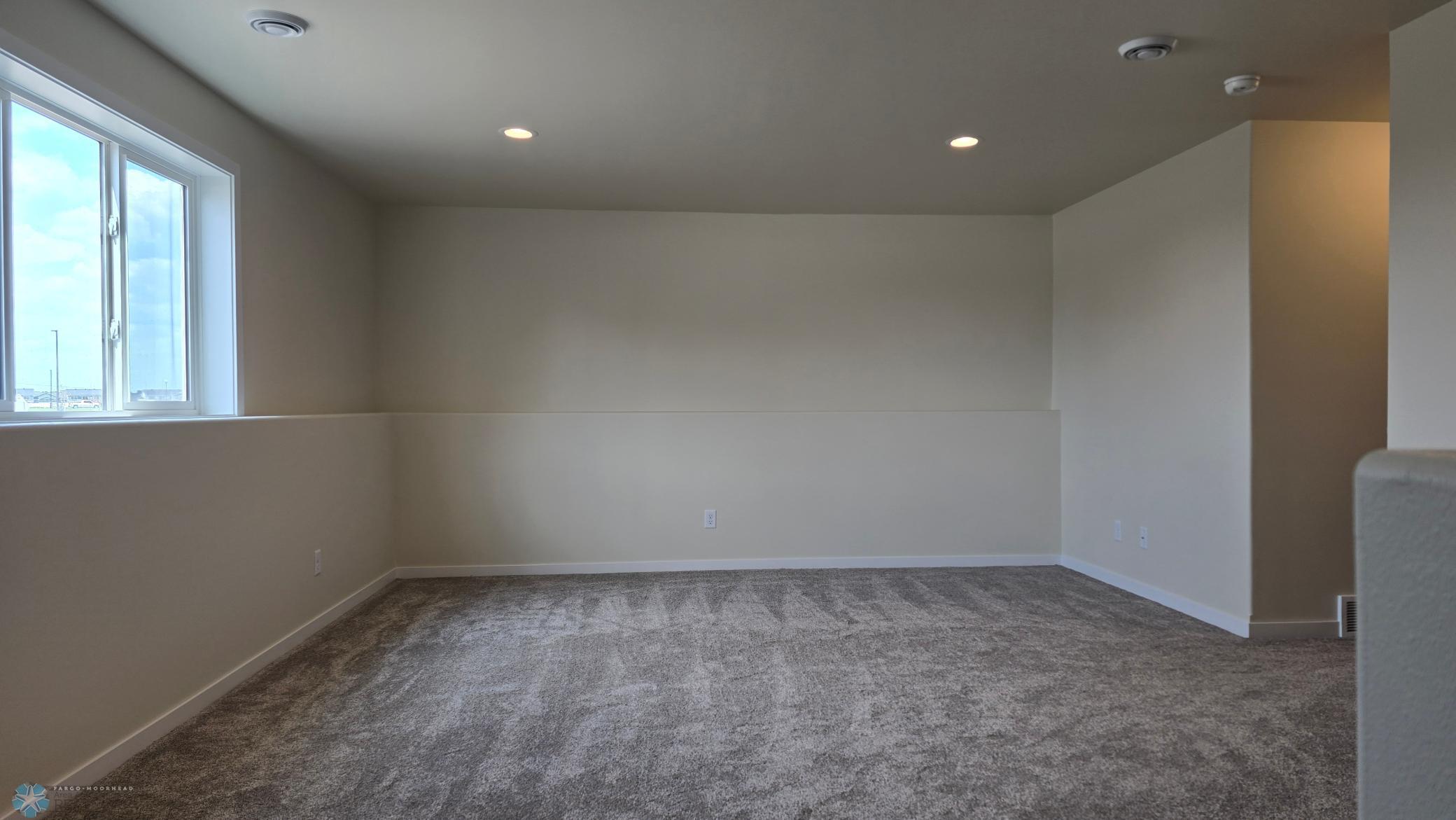 Fargo, North Dakota 58104, United States, 4 Bedrooms Bedrooms, ,2 BathroomsBathrooms,Residential,Pending,145180