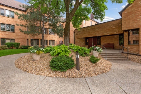 Condo For Sale - 1830 Eagle Ridge Drive<br/> Mendota Heights, MN 55118