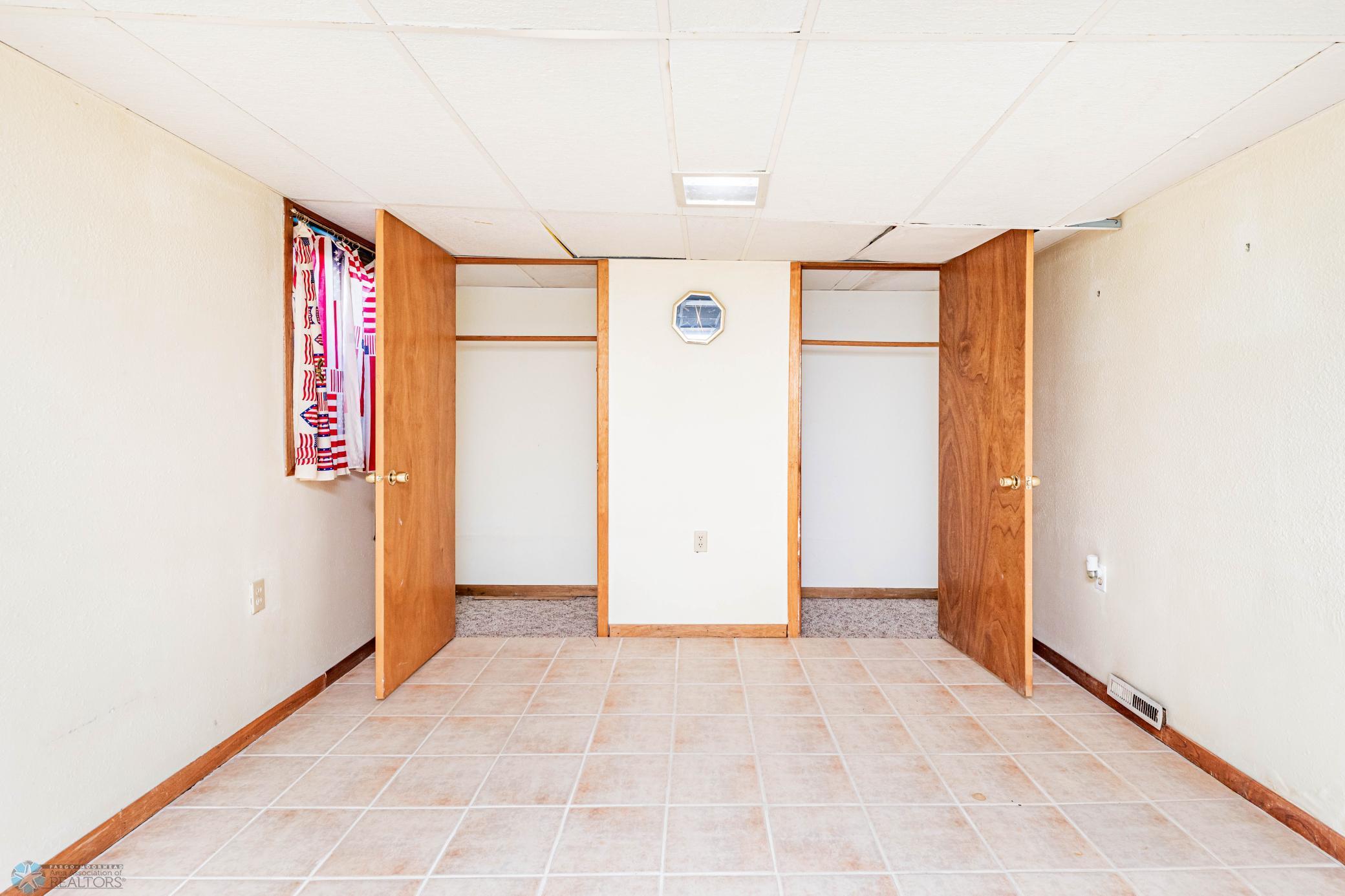 Wahpeton, North Dakota 58075, United States, 5 Bedrooms Bedrooms, ,3 BathroomsBathrooms,Residential,Active,49022