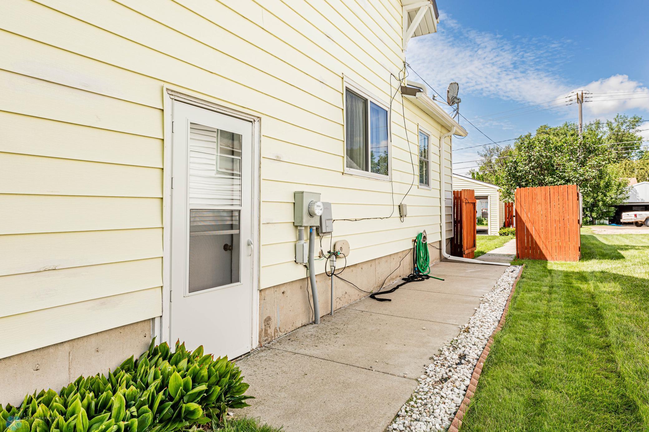 Wahpeton, North Dakota 58075, United States, 5 Bedrooms Bedrooms, ,3 BathroomsBathrooms,Residential,Active,49022