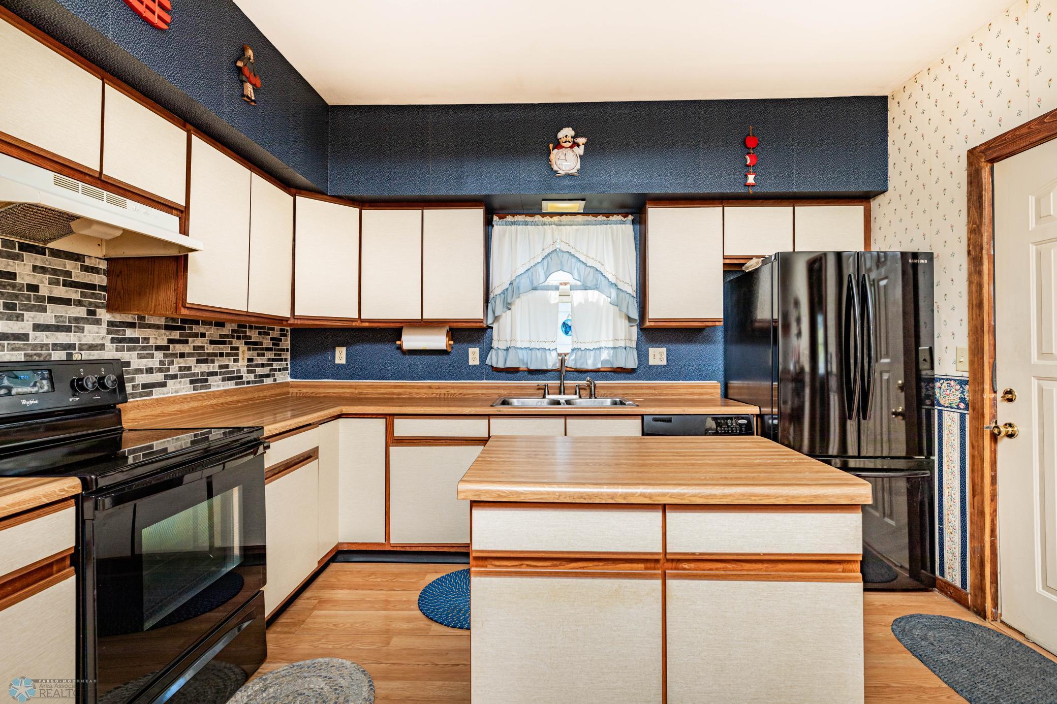 Wahpeton, North Dakota 58075, United States, 5 Bedrooms Bedrooms, ,3 BathroomsBathrooms,Residential,Active,49022