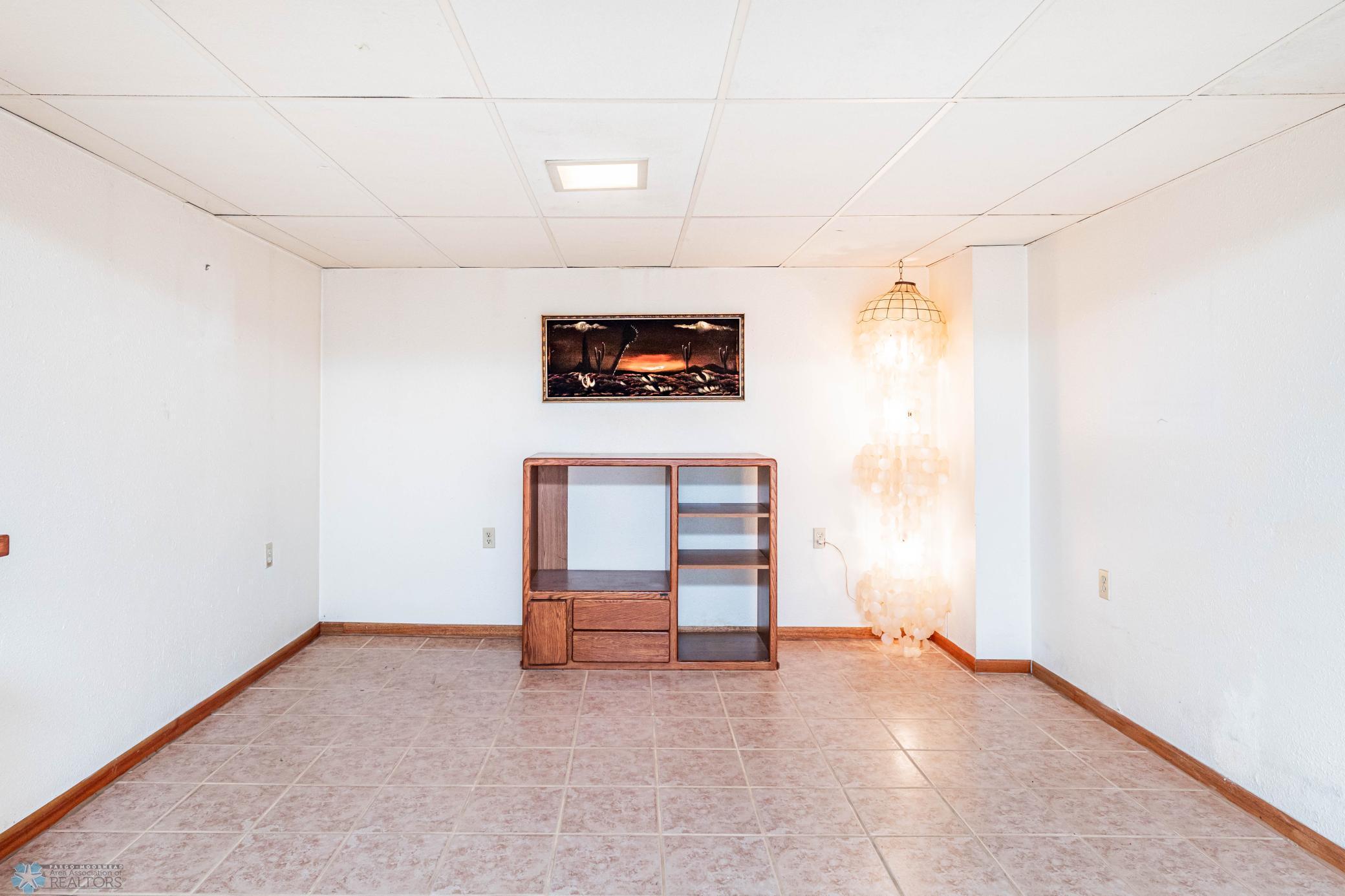 Wahpeton, North Dakota 58075, United States, 5 Bedrooms Bedrooms, ,3 BathroomsBathrooms,Residential,Active,49022