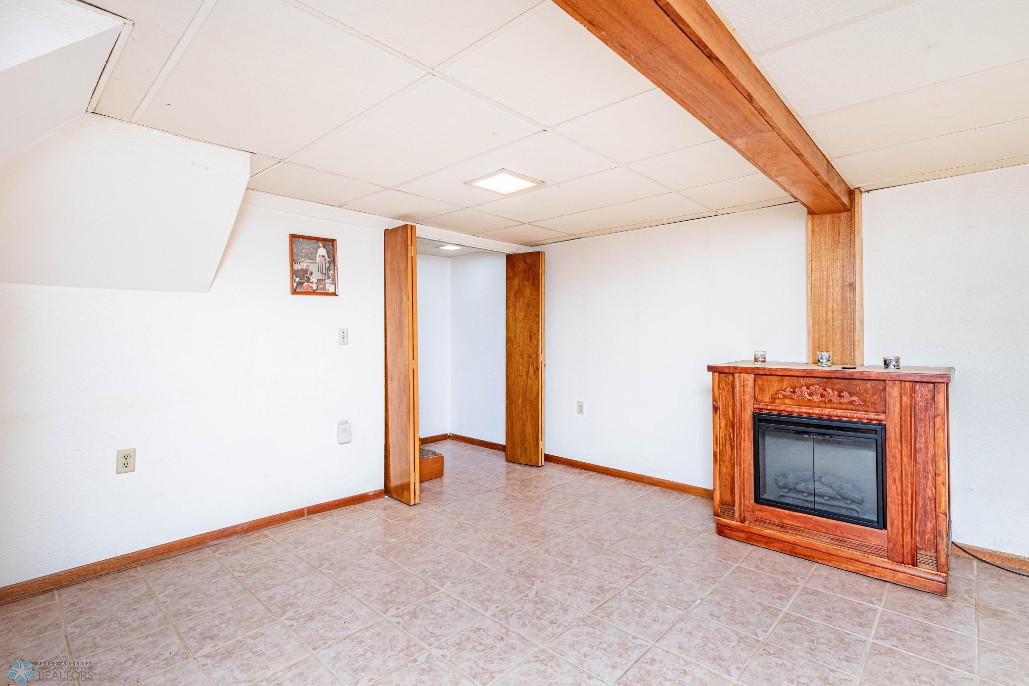 Wahpeton, North Dakota 58075, United States, 5 Bedrooms Bedrooms, ,3 BathroomsBathrooms,Residential,Active,49022