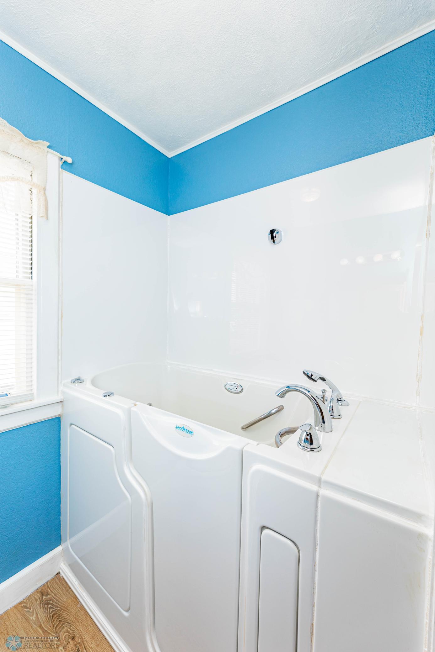 Wahpeton, North Dakota 58075, United States, 5 Bedrooms Bedrooms, ,3 BathroomsBathrooms,Residential,Active,49022