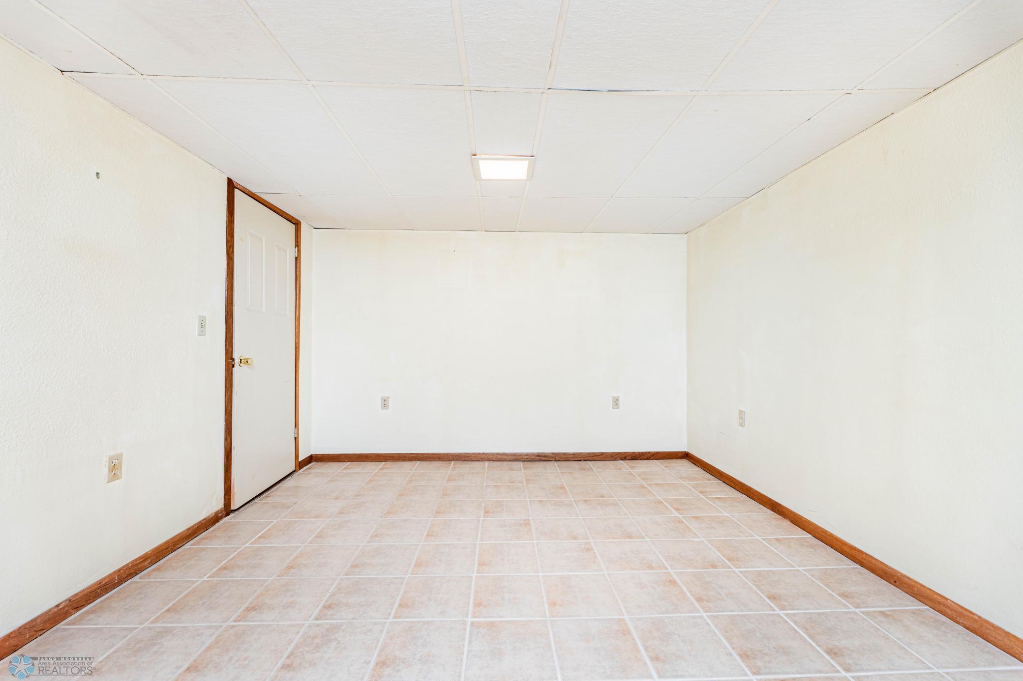 Wahpeton, North Dakota 58075, United States, 5 Bedrooms Bedrooms, ,3 BathroomsBathrooms,Residential,Active,49022