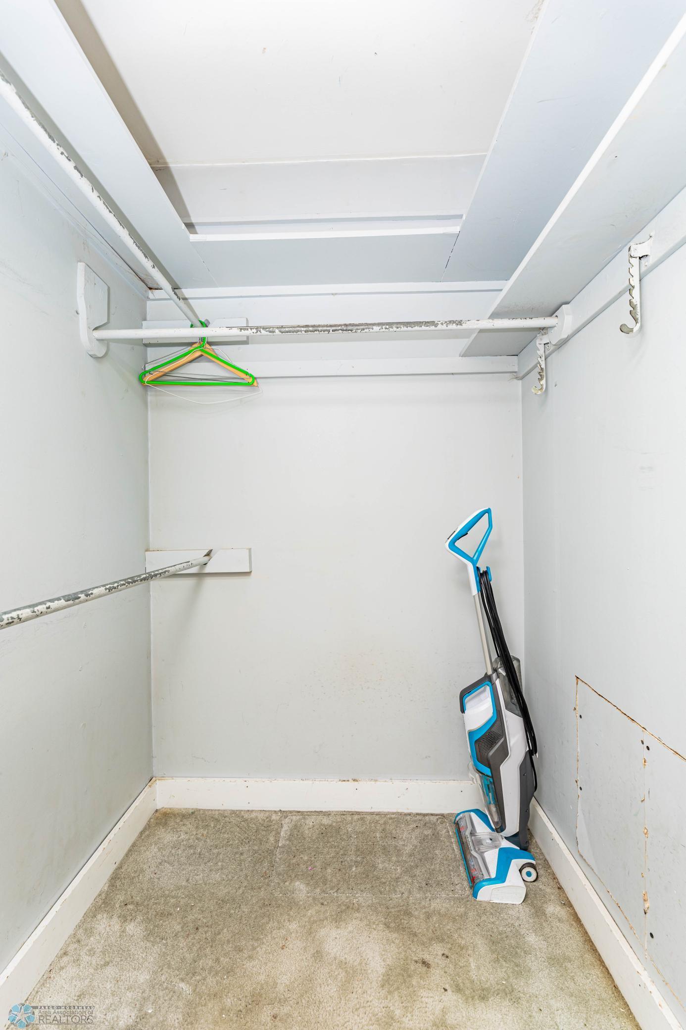 Wahpeton, North Dakota 58075, United States, 5 Bedrooms Bedrooms, ,3 BathroomsBathrooms,Residential,Active,49022